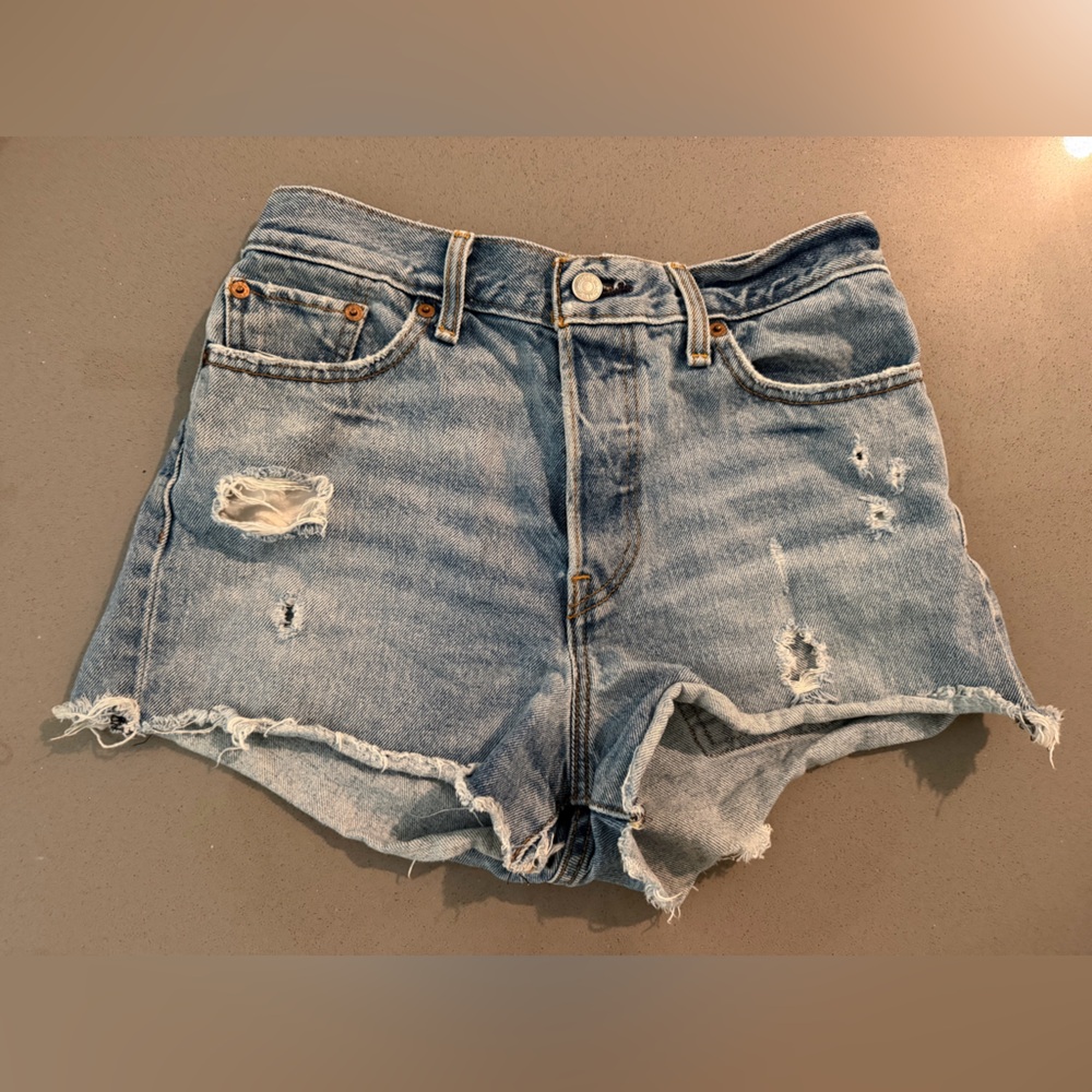 Levi’s 501 Original High Rise Distressed Cut Off Denim Shorts W29
